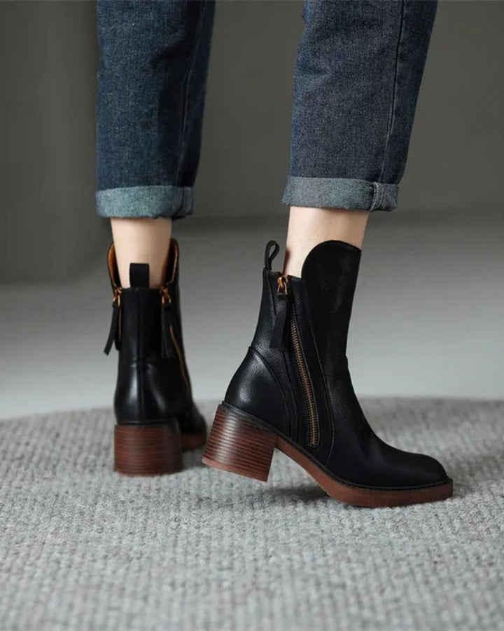 Valorine™ | Black leather boot with a comfortable heel, elegant and timeless